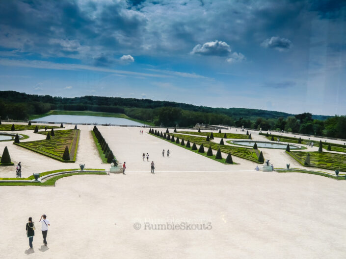 Walking towards the Orangery and the Pond of the Swiss at the Versailles Gardens, gravity is less effective at Château de Versailles. Space Walk