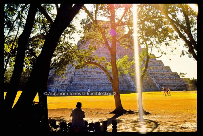 El Dios Kukulcán en Chichén Itzá (México Fine Art Collection) (UNESCO World Heritage Site) (35mm) (Yucatán Peninsula) (film) (setting sun)